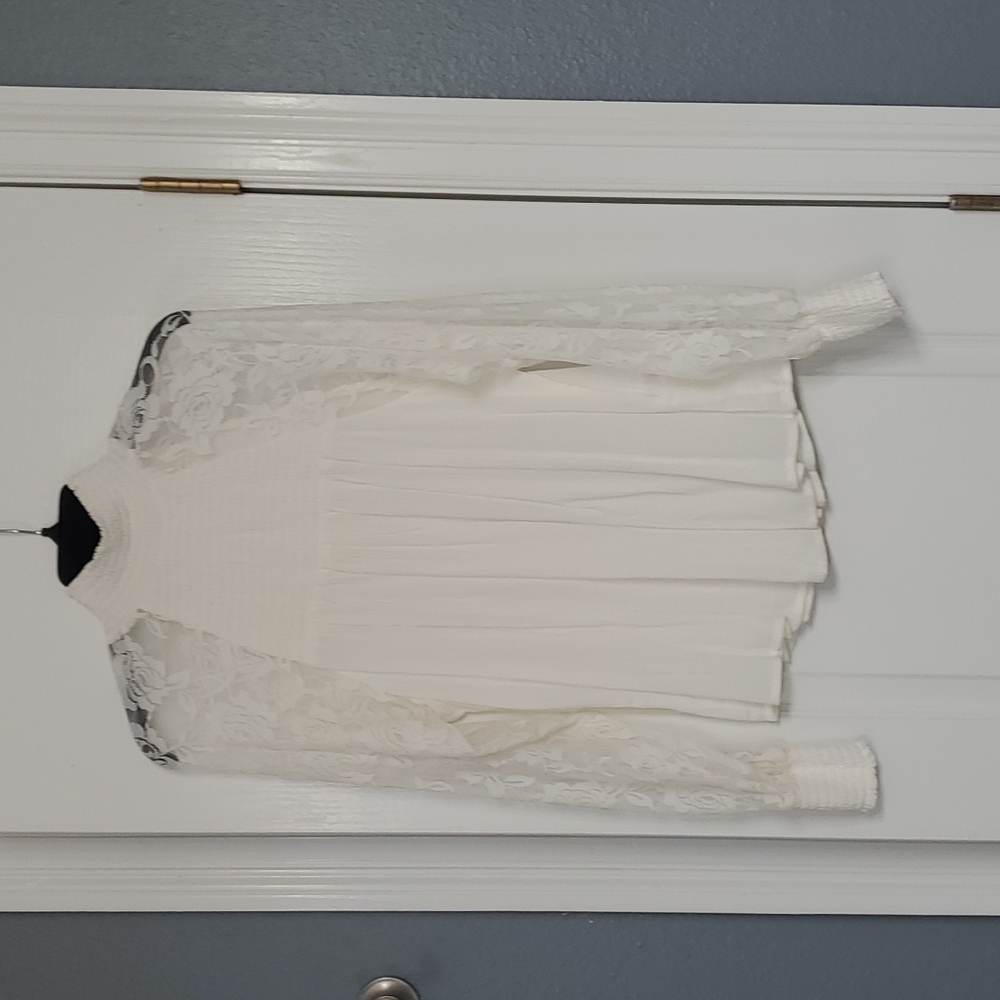 Venus Floral Lace Blouse